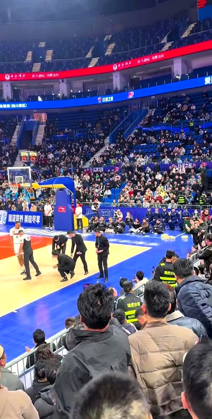 完美体育运营中心-挑战极限的征程：亲临现场观赛，见证球队百分百拼搏(哪支球队未失一球结束世界杯征程)  第2张