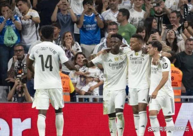 完美体育运营中心-比赛即将打响，球迷们蠢蠢欲动  第1张