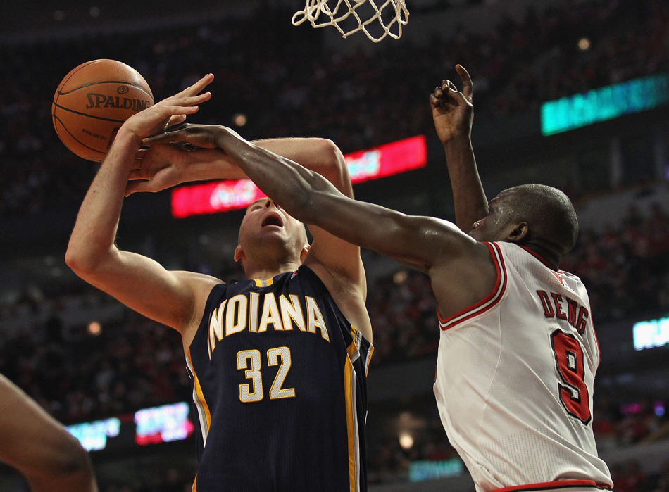 完美体育赛事官方-梅开二度！莱比锡红牛主场惊险逆转取分(莱比锡红牛对奥格斯堡比分)  第1张